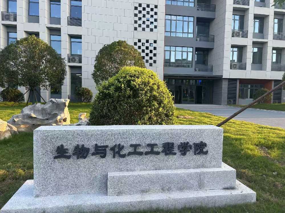 东湖区扬州职业大学体育场高杆灯项目